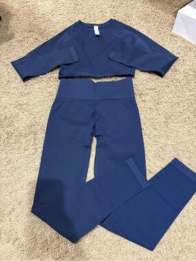 Seamless Navy High-Waist Leggings & Cropped Top Set